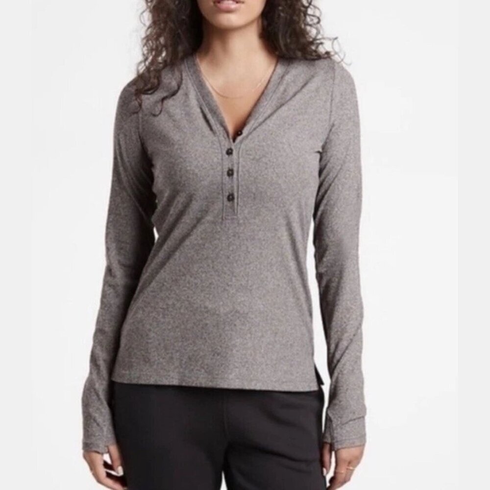 Athleta Gray Uptempo Ribbed Henley Top Size Medium 47910